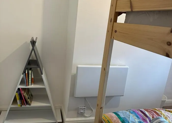 Cumbric - Cosy District Escape *